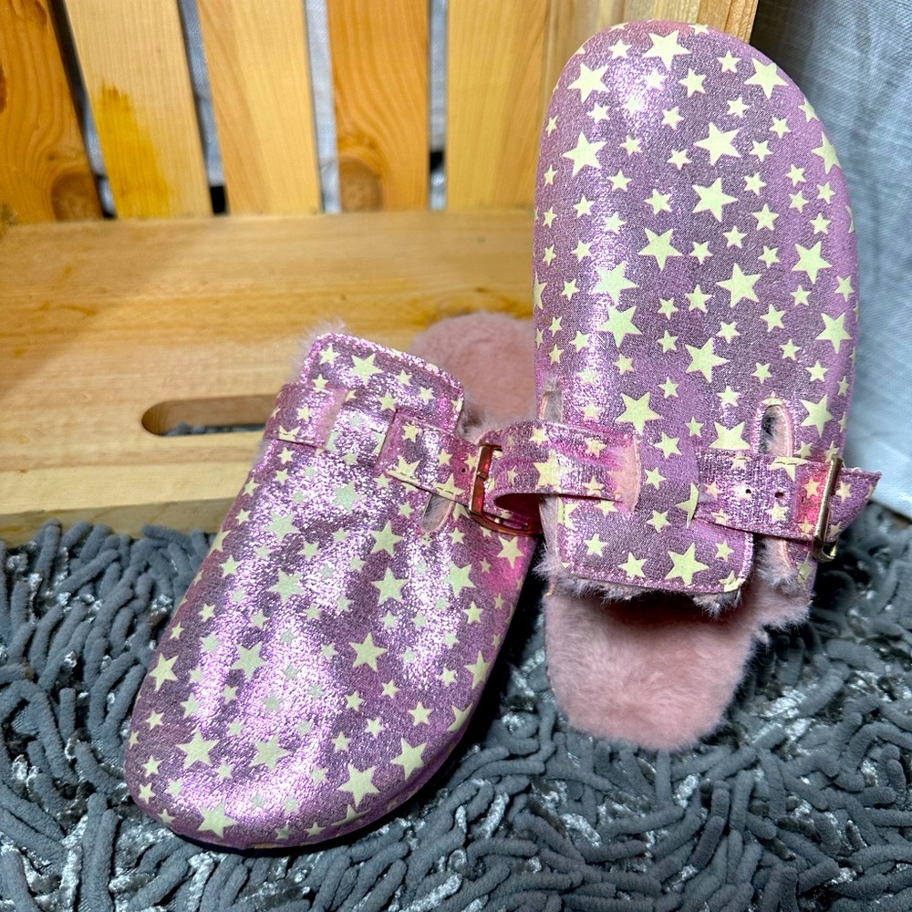 Mule Metallic Glow in the Dark Stars Lined With Faux Fur  Sz 2 NWOT